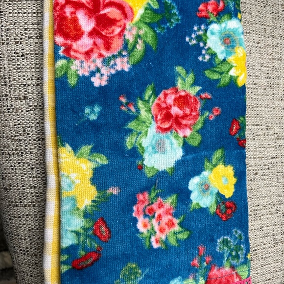 Pioneer Woman Fancy Flourish Kitchen Towels 3 pack NEW - Picture 4 of 8